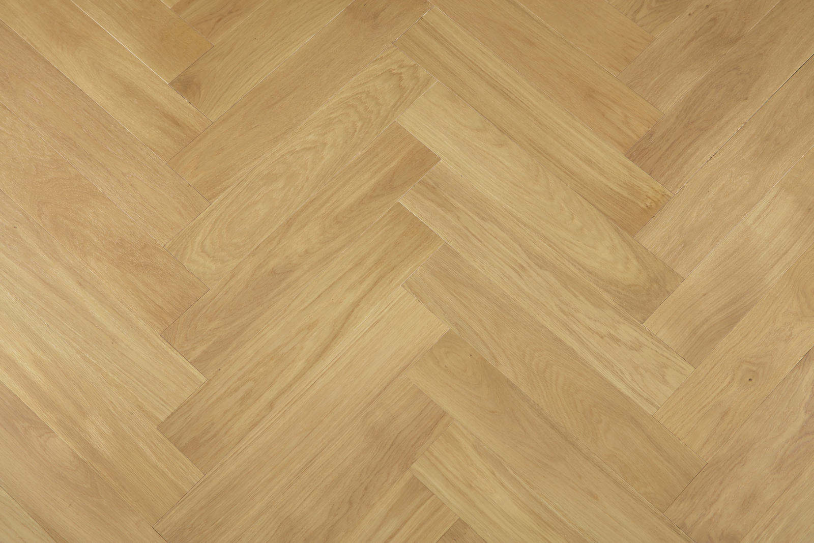 Castel Nuovo Herringbone (600mm x 120mm x 3/14mm)
