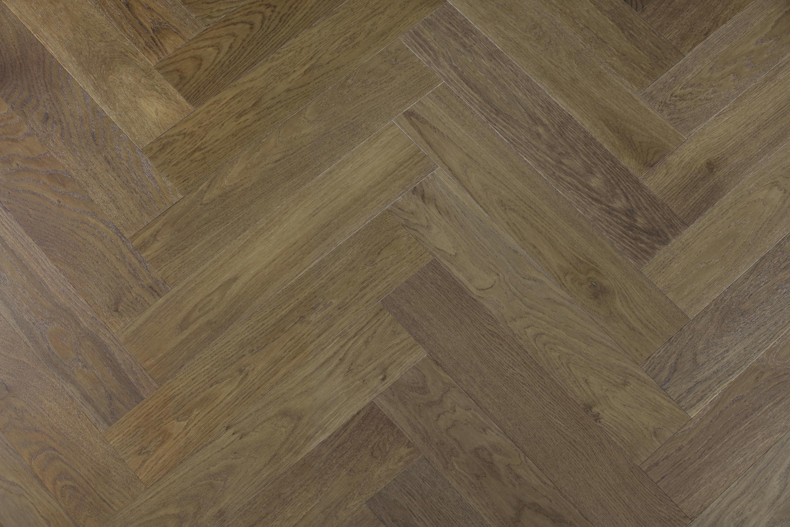 Castel Nuovo Herringbone (600mm x 120mm x 3/14mm)