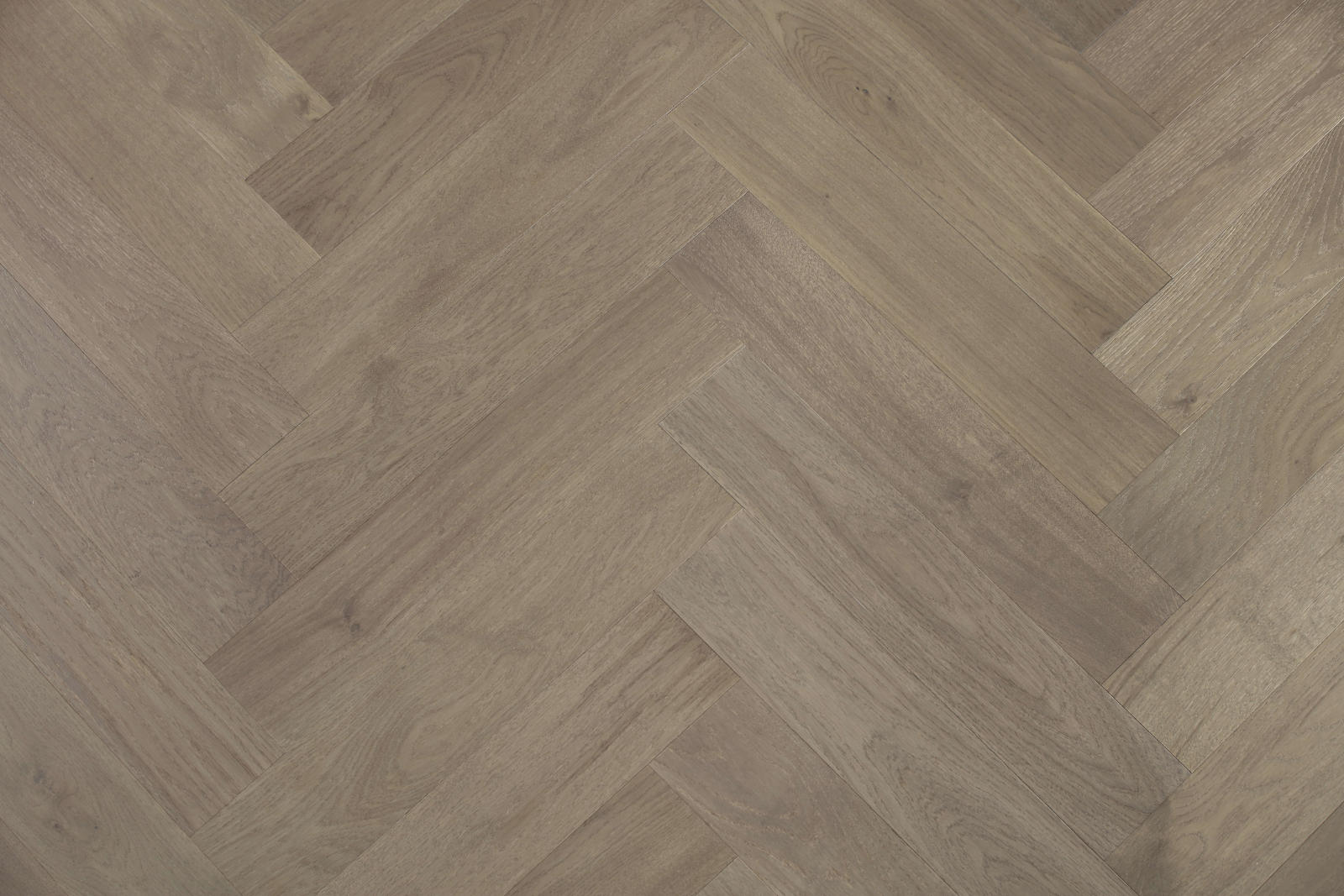 Castel Nuovo Herringbone (600mm x 120mm x 3/14mm)