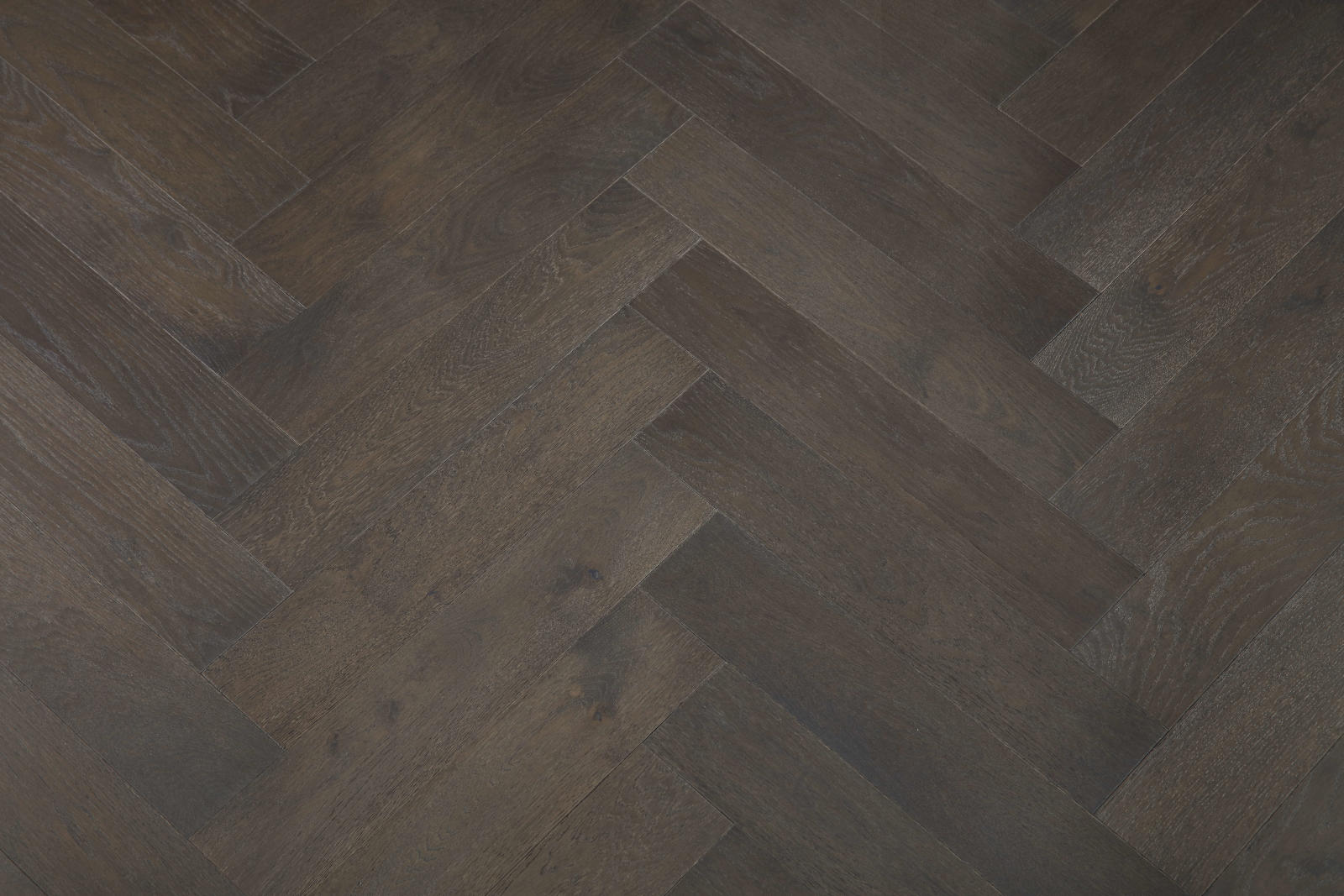 Castel Nuovo Herringbone (600mm x 120mm x 3/14mm)